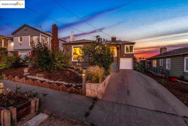 3332 82nd Ave, Oakland CA: https://media.crmls.org/mediaz/b45f4a13-9e7e-40ec-897b-e678a2a41b51.jpg