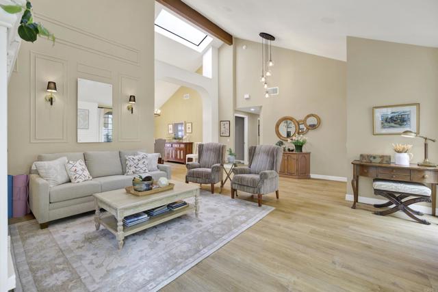 Detail Gallery Image 6 of 46 For 1251 Hatcreeck Ct, Vista,  CA 92081 - 3 Beds | 2/1 Baths