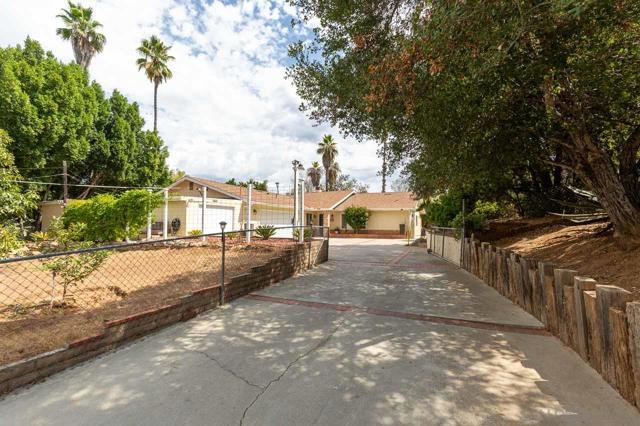 1339 Windsong Ln, Escondido CA: https://media.crmls.org/mediaz/b4602577-4168-4b98-a47d-1c5137098cf0.jpg