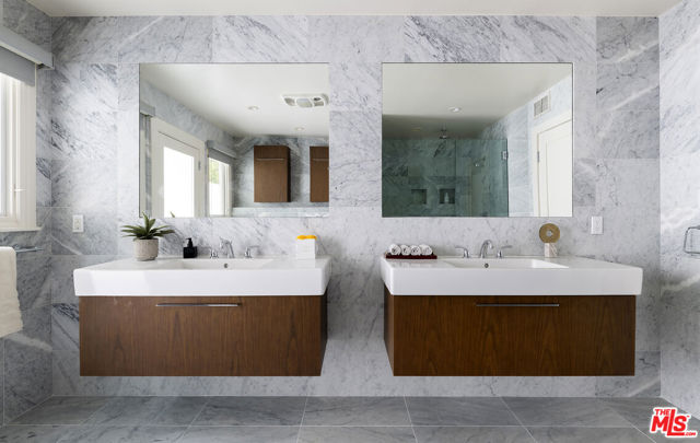 2612 Wallingford Drive, Beverly Hills CA: https://media.crmls.org/mediaz/b4606e82-925d-4d20-bcb7-4cdf43ebafdd.jpg