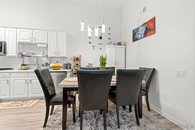 2412 Teaberry Glen, Escondido CA: https://media.crmls.org/mediaz/b46083cd-2aab-4640-8072-a53970c57d7c.jpg