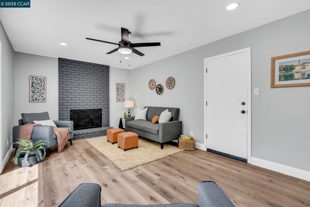 1330 Aster Dr, Antioch CA: https://media.crmls.org/mediaz/b460b5e8-de96-4577-8c0a-96af7b041067.jpg
