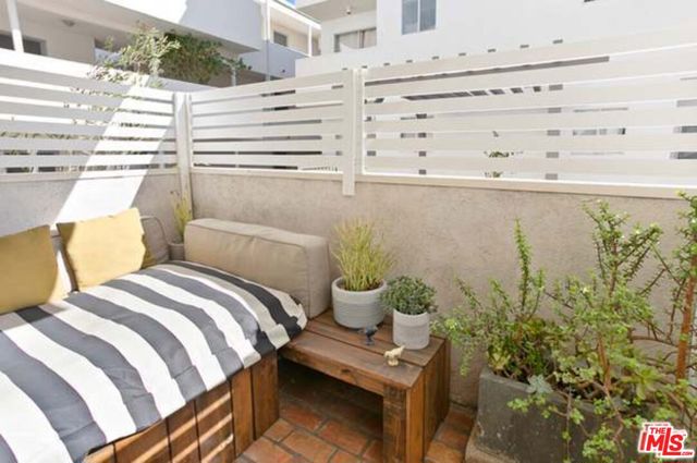 960 LARRABEE Street, 111 photo 6