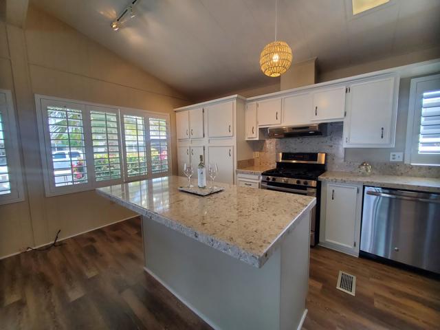 74647 Azurite E Circle, Palm Desert CA: https://media.crmls.org/mediaz/b460f62a-8f1d-4d4d-ace9-018c7fbb4988.jpg