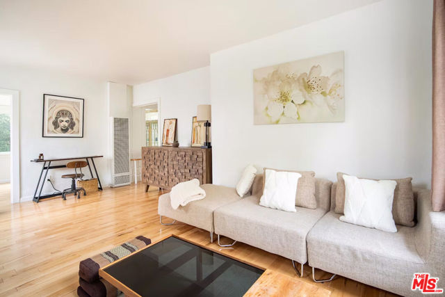 716 Sunset Avenue, Venice CA: https://media.crmls.org/mediaz/b461362c-193d-426a-85b8-2d59d8e2e5ba.jpg