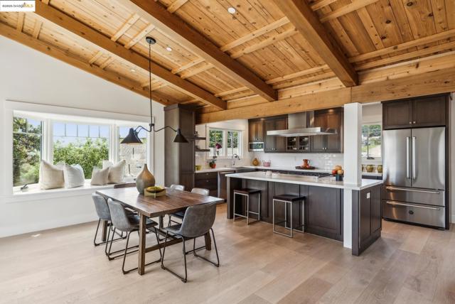 4428 Howe St, Oakland CA: https://media.crmls.org/mediaz/b4613dda-9983-4ba0-b950-e973a664aaf5.jpg