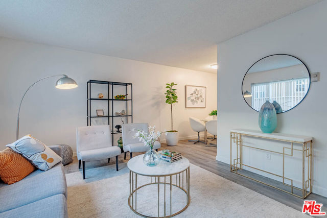 1833 N NORMANDIE Avenue, Los Angeles CA: https://media.crmls.org/mediaz/b4616d49-ce52-4172-a1cb-cd3c78093096.jpg