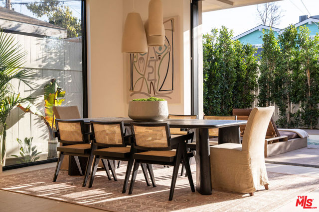 2459 Glyndon Avenue, Venice CA: https://media.crmls.org/mediaz/b4618329-e3b5-4107-a214-46c4ca8ac315.jpg