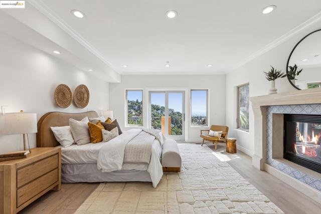 530 Gravatt Dr, Berkeley CA: https://media.crmls.org/mediaz/b4625dee-abdd-4b6b-a744-a813f4a08bce.jpg