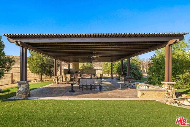 13750 Cuyama Highway, Cuyama CA: https://media.crmls.org/mediaz/b462743d-4ca8-4a1c-a0b1-a3be3338219f.jpg