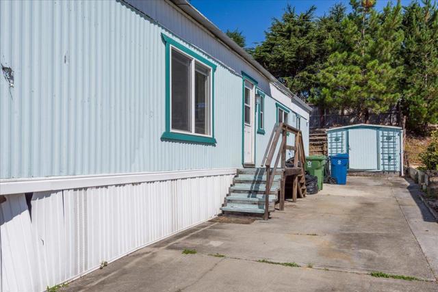 52 Oceanview Avenue, Half Moon Bay CA: https://media.crmls.org/mediaz/b46298d9-ddaa-4d70-8a87-af59ad781dfc.jpg