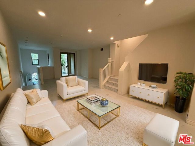 65 Plateau, Irvine CA: https://media.crmls.org/mediaz/b462c0d9-64db-464a-b219-bc17604bac16.jpg