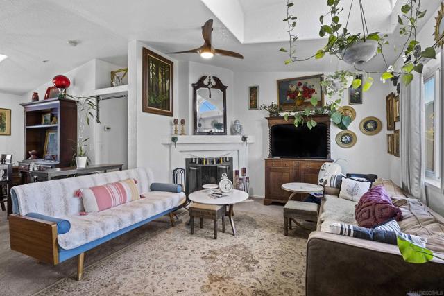 300 Thornton Dr, El Cajon CA: https://media.crmls.org/mediaz/b46328a8-4a84-40ce-910f-65b110e71498.jpg