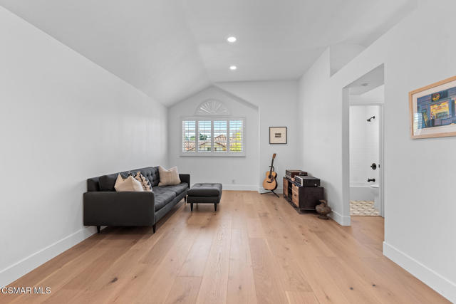 4799 Canterbury Street, Westlake Village CA: https://media.crmls.org/mediaz/b4635dc5-cb4e-4daf-8e88-b38b9fa30c20.jpg