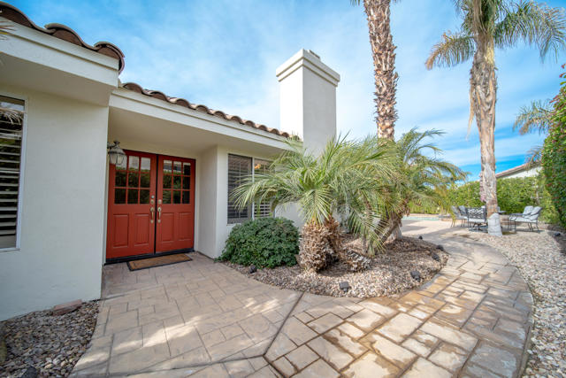 43512 Via Magellan Drive, Palm Desert CA: https://media.crmls.org/mediaz/b4636c06-4b92-43e0-a520-8ca5276aef6c.jpg