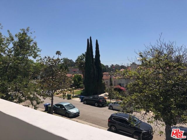 10521 ALMAYO Avenue, Los Angeles CA: https://media.crmls.org/mediaz/b46372b9-f3a4-42a5-8f6e-428a12dccc30.jpg