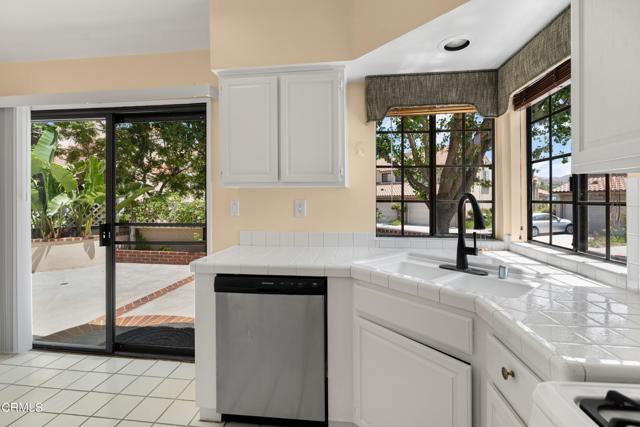 Detail Gallery Image 17 of 40 For 390 Country Club Dr #E,  Simi Valley,  CA 93065 - 3 Beds | 2/1 Baths