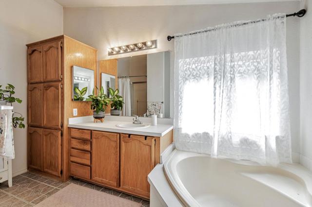 1580 Balein Court, Hayward CA: https://media.crmls.org/mediaz/b46395ba-67f1-4153-8cf5-b49d3e62e062.jpg