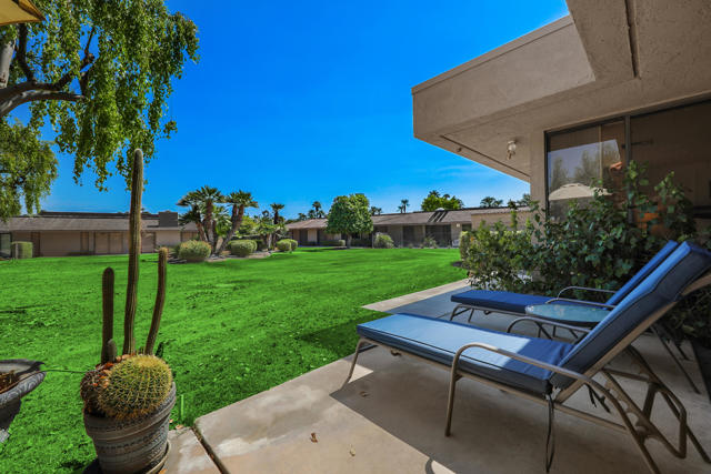 5 Fordham Court, Rancho Mirage CA: https://media.crmls.org/mediaz/b463ef93-78a5-4b3b-ae30-fb49eb9d2fd9.jpg