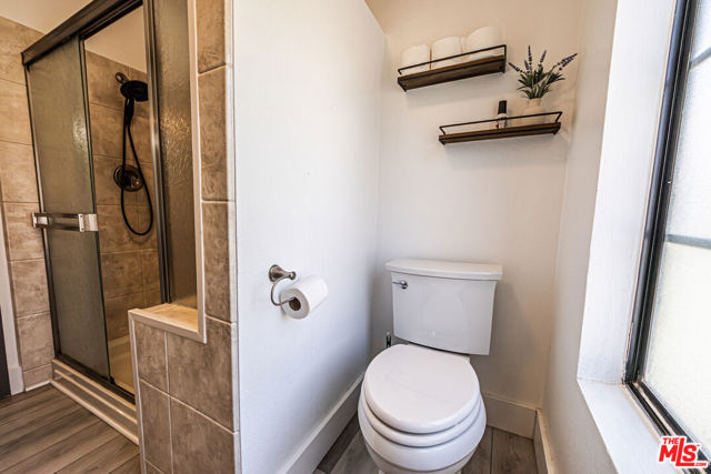 20055 Avenue Of The Oaks, Newhall CA: https://media.crmls.org/mediaz/b46413f7-03a2-447b-97ab-a64050dcdd28.jpg