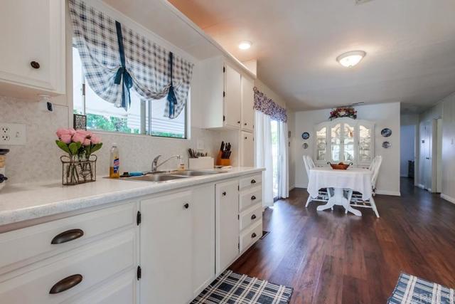 Detail Gallery Image 1 of 47 For 1120 E Mission Road #27,  Fallbrook,  CA 92028 - 2 Beds | 2 Baths