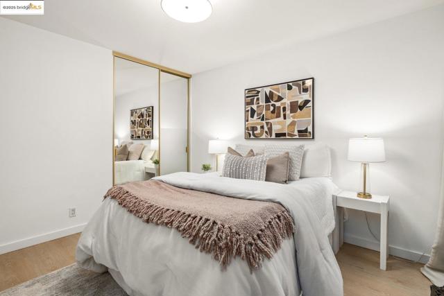 128 Alamo Sq, Alamo CA: https://media.crmls.org/mediaz/b464d2ea-2514-4bf7-a4cc-53326afddba8.jpg