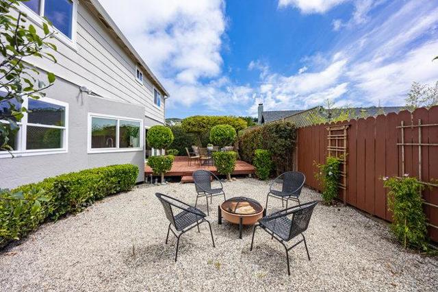 340 Shelter Cove Drive, El Granada CA: https://media.crmls.org/mediaz/b464e726-251f-4987-af68-eff5654613fc.jpg