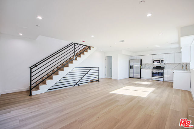 1636 Longwood Avenue, Los Angeles CA: https://media.crmls.org/mediaz/b465092f-2640-4957-90af-8366c5c71271.jpg