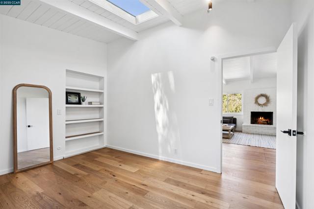 5915 ALHAMBRA AVE, Oakland CA: https://media.crmls.org/mediaz/b4656b05-edf3-4dd6-b8ba-29b288cf4f33.jpg