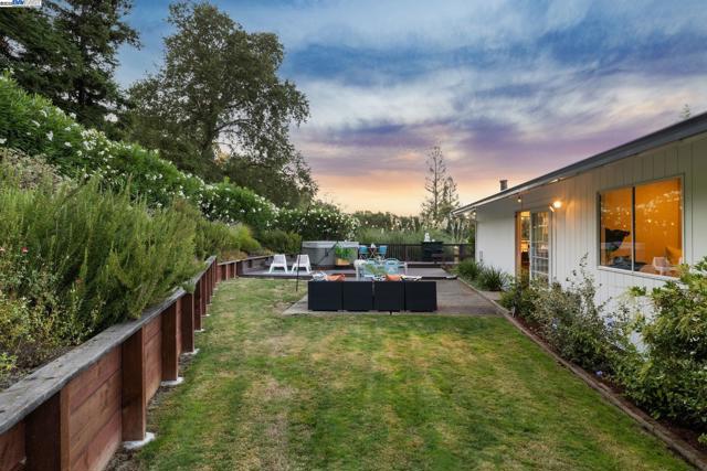 124 MARSHA PLACE, Lafayette CA: https://media.crmls.org/mediaz/b465886e-d1e3-4844-8603-fc4eb498e042.jpg