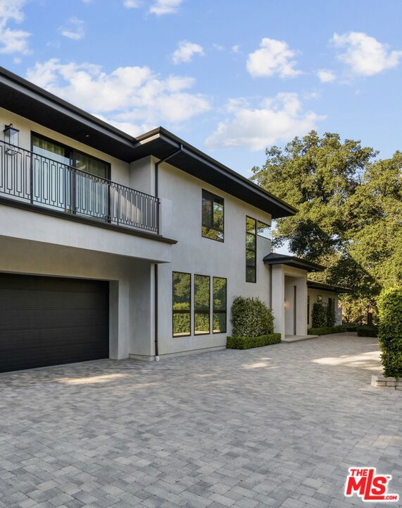 17401 Rancho Street, Encino CA: https://media.crmls.org/mediaz/b465959a-ecff-4773-b472-19884437c860.jpg