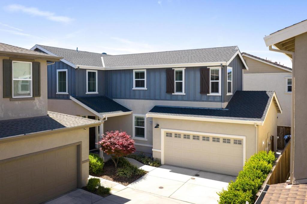 2360 Aerostar Way