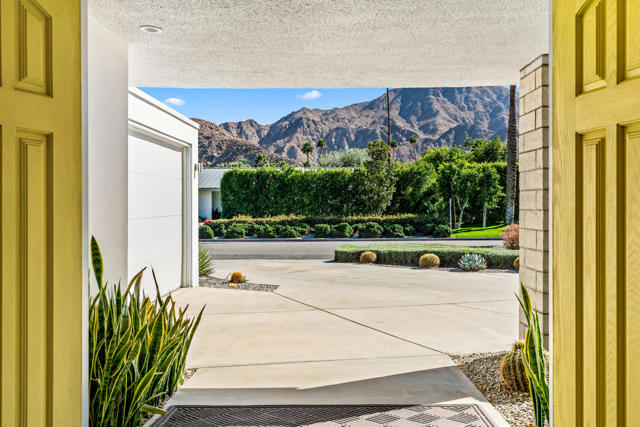 Image 6 of 60 For 76080 Fairway Drive