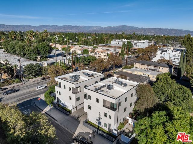 13822 Oxnard Street photo 5