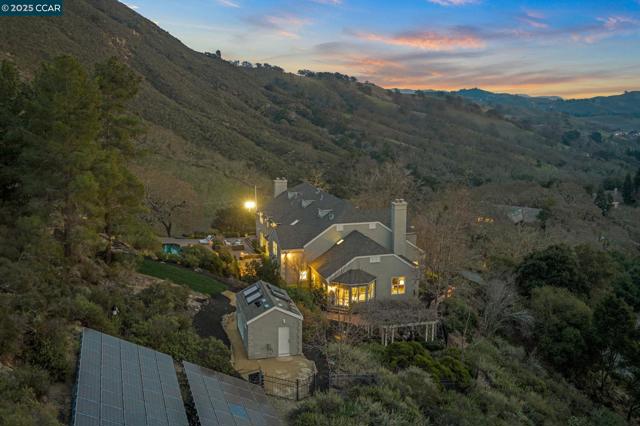 2420 Diablo Lakes Ln, Diablo CA: https://media.crmls.org/mediaz/b4665403-5deb-4e61-8e6d-6c08abb00c56.jpg