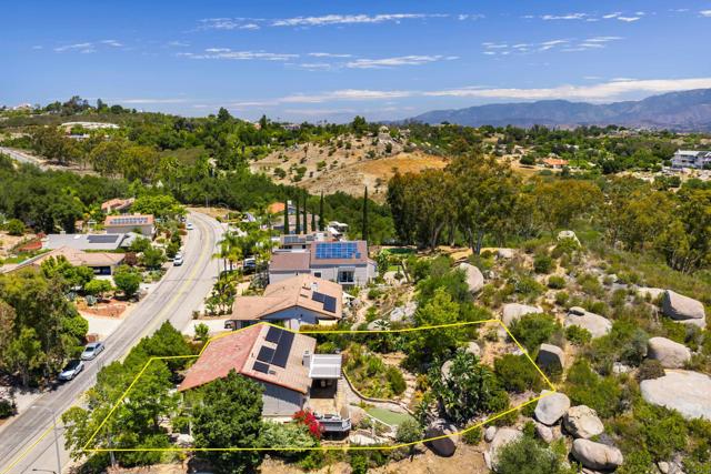28551 Meadow Glen Way W, Escondido CA: https://media.crmls.org/mediaz/b4667b7a-575d-405f-86c0-5158d94e4e58.jpg