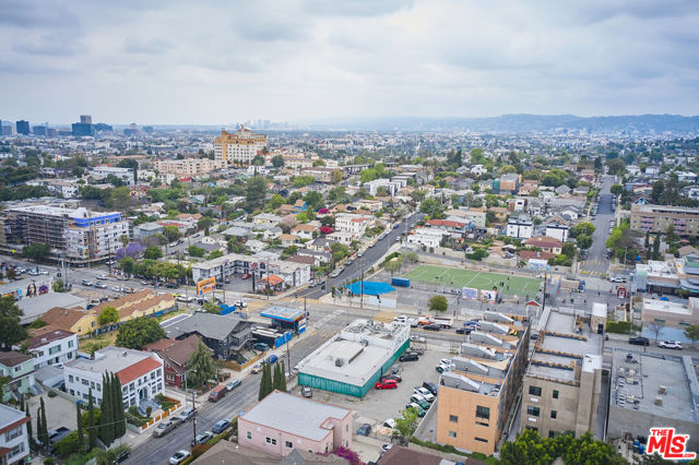 900 N Alvarado Street, Los Angeles CA: https://media.crmls.org/mediaz/b467dc36-505e-4953-b456-f8a2623a54ba.jpg