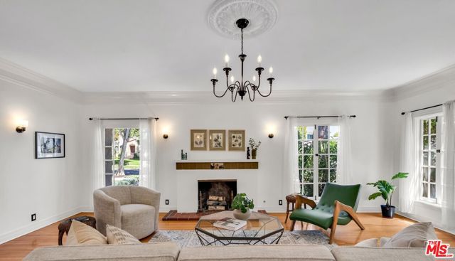 1709 Buckingham Road, Los Angeles CA: https://media.crmls.org/mediaz/b46822f2-0a15-42fc-9d88-2dc4003cff84.jpg