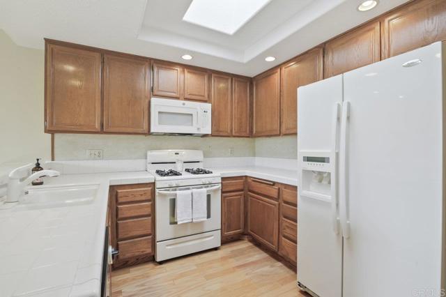 4065 Caminito Davila, San Diego CA: https://media.crmls.org/mediaz/b468459c-e005-444e-89eb-1b220d1a12a7.jpg