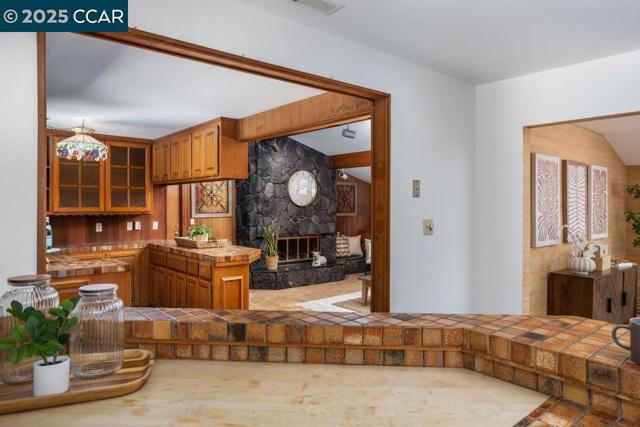 216 Castle Glen Rd, Walnut Creek CA: https://media.crmls.org/mediaz/b46859fe-4386-4908-9989-353b22ae654f.jpg