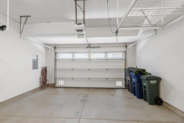 2454 Antlers Way, San Marcos CA: https://media.crmls.org/mediaz/b4685e72-802b-4f19-ac78-caa8501a29d6.jpg