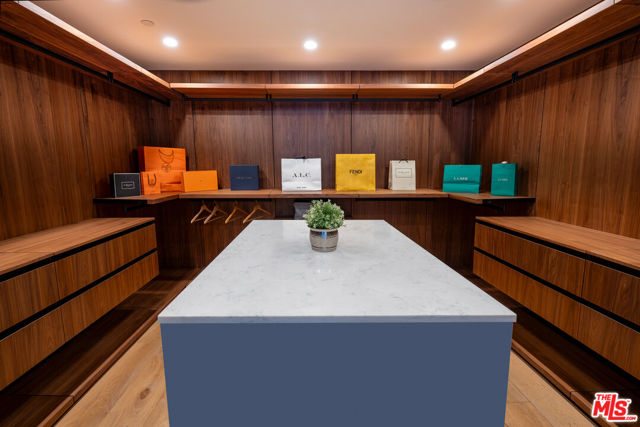 8356 W 4th Street, Los Angeles CA: https://media.crmls.org/mediaz/b468856c-2a10-46a8-a86a-10758cbed11d.jpg