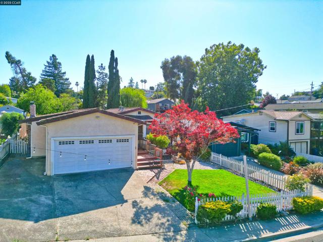 2156 MONTEREY AVENUE, Martinez CA: https://media.crmls.org/mediaz/b46891d2-d4c8-4008-b399-41ec4fcbf577.jpg