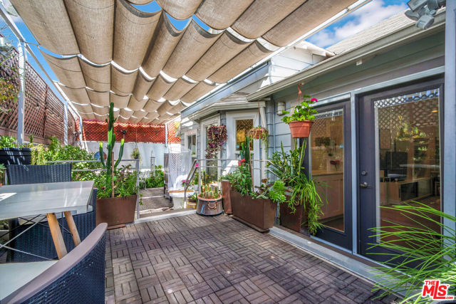 461 N St Andrews Place, Los Angeles CA: https://media.crmls.org/mediaz/b4691bdd-f2aa-43d2-b593-618a56bb8c0f.jpg