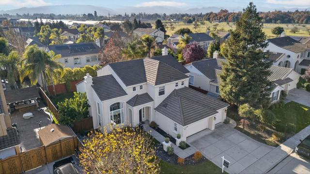 19127 Legend Court, Morgan Hill CA: https://media.crmls.org/mediaz/b4696dbc-6d17-43e9-aff3-b880794eced5.jpg