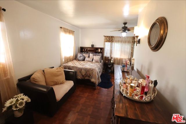 1855 Corinne Avenue, Long Beach CA: https://media.crmls.org/mediaz/b469aa39-d44f-4b44-8bb7-5e7038a1a319.jpg