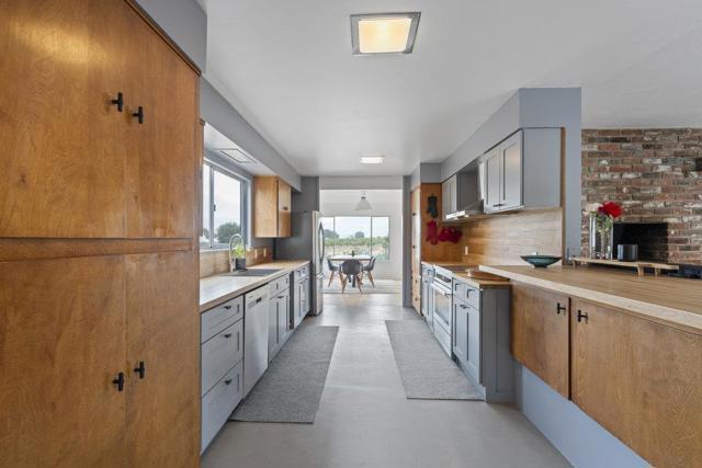 43002 Arroyo Seco Road, Soledad CA: https://media.crmls.org/mediaz/b46a5e5c-8c27-4687-bfa2-ca7f85118f0a.jpg