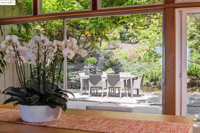 1 Garden Dr, Kensington CA: https://media.crmls.org/mediaz/b46b3e22-ace4-4f78-be3e-22c836d4f022.jpg