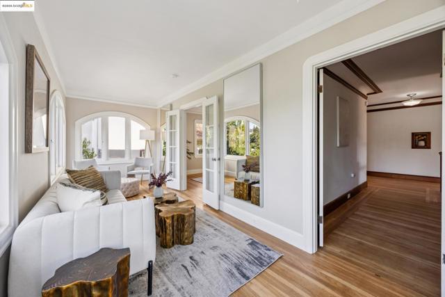 700 Longridge Rd, Oakland CA: https://media.crmls.org/mediaz/b46b4025-a70a-46c5-a9a4-b40d44b58c5a.jpg