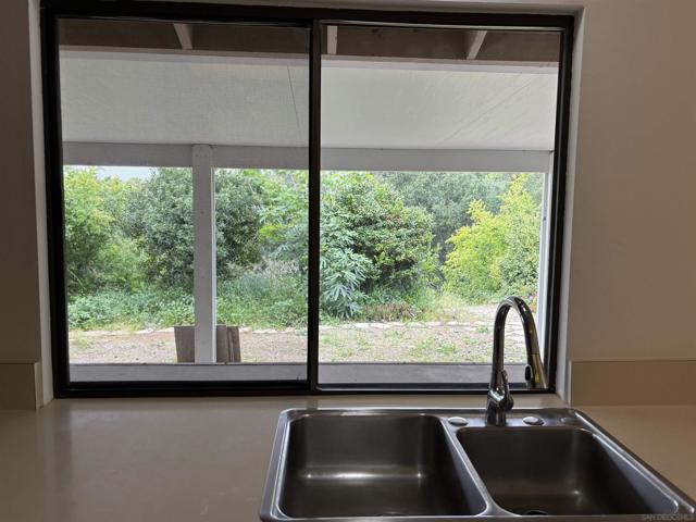 2566 Los Cerritos Ln, Fallbrook CA: https://media.crmls.org/mediaz/b46b7f04-ff4c-4e16-a753-de568b6e13ea.jpg